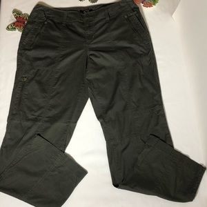 Apt. 9 Utility Pants Olive Green, Size 12P, like new, pet/ smoke free home
